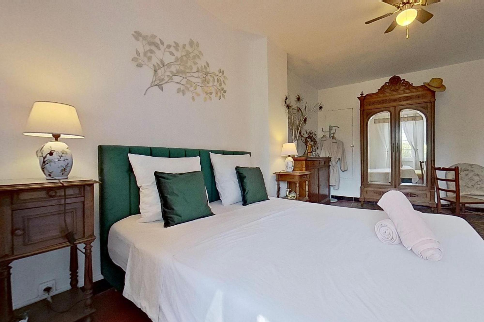 Bed and Breakfast Les 2 Droles D'Oiseaux Luc-sur-Orbieu Exterior foto
